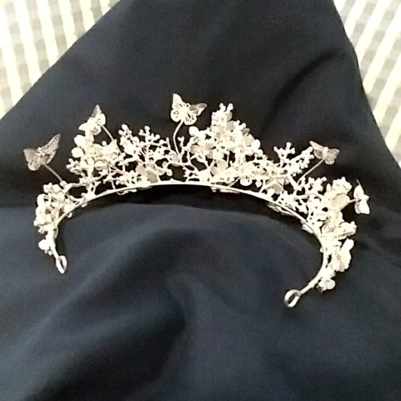 NWOT Silver Butterfly Tiara - Picture 2 of 4